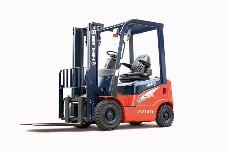 在出車(chē)前需要檢查機(jī)油、燃油、冷卻水量是否足夠，濟(jì)寧叉車(chē)各部分有無(wú)漏水、漏油和漏氣的現(xiàn)象，檢查輪胎、半軸、傳動(dòng)軸等處部件的螺栓、螺母是否緊固