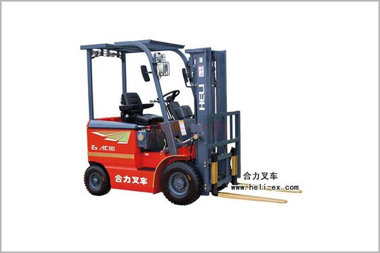 濟(jì)寧叉車工作后需要將貨叉降置地面，門架要回復(fù)原位(正中垂直)，目的是為了讓液壓系統(tǒng)獲得卸荷保護(hù)